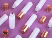 Staklena bela roll-on bočica 10mL sa metalnom kuglicom Staklena bela roll-on bočica 10mL sa metalnom kuglicom
