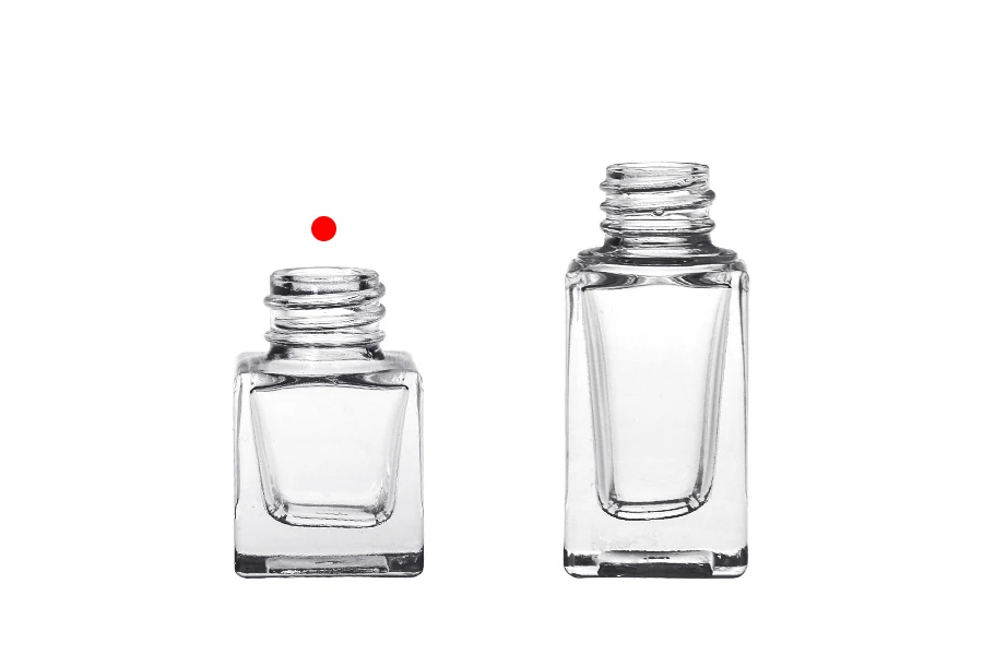 Kockasta staklena bočica 5mL sa grlom PP18 Kockasta staklena bočica 5mL sa grlom PP18