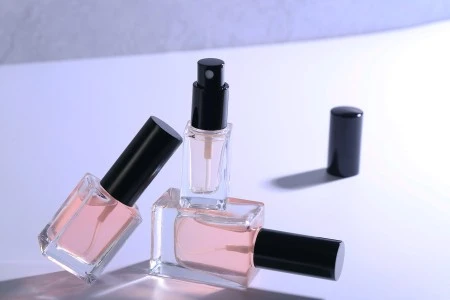 Četvrtasta staklena bočica 15mL sa grlom PP18-3