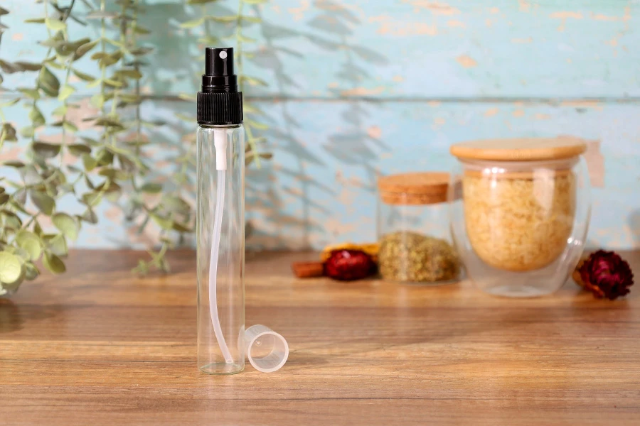 Staklena bočica 50mL sa crnim plastičnim sprejom-grupa_slika