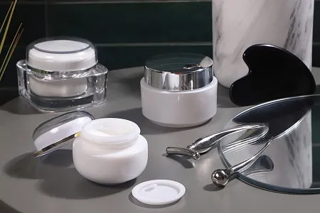 Akrilna sedefasta bela kutijica 50mL, sa srebrnim zatvaračem sa zaptivkom i međupoklopcem-3