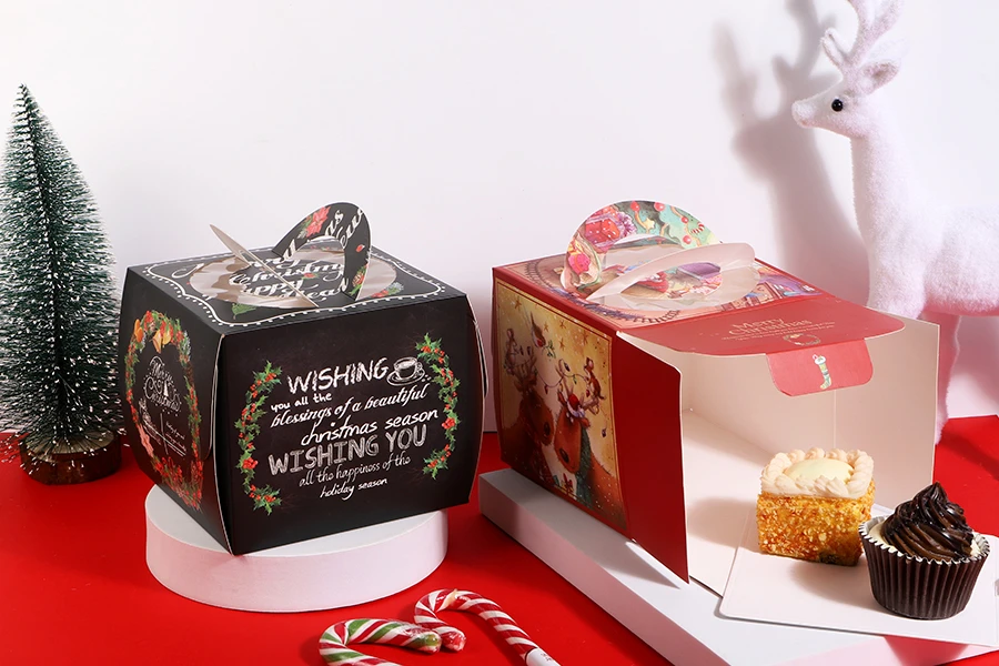 Božićna kartonska poklon kutijica 150x150x130 mm sa prozorom i drškom  - 10 kom-grupa_slika