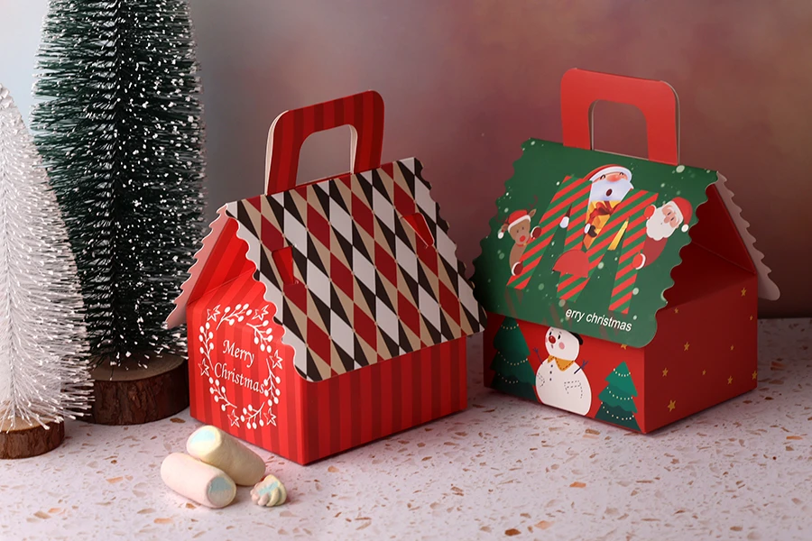 Božićna poklon kutijica sa drškom 120x100x140 mm raznih boja - 25 kom-grupa_slika