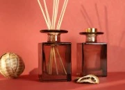 Staklena četvrtasta bočica 150mL u karamel boji, za osveživače prostora Staklena četvrtasta bočica 150mL u karamel boji, za osveživače prostora
