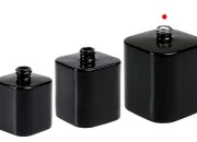 Staklena luksuzna bočica za parfeme 100 ml (15/400) u crnoj ili beloj boji Staklena luksuzna bočica za parfeme 100 ml (15/400) u crnoj ili beloj boji