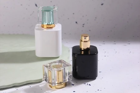 Staklena luksuzna bočica za parfeme 100 ml (15/400) u crnoj ili beloj boji-6