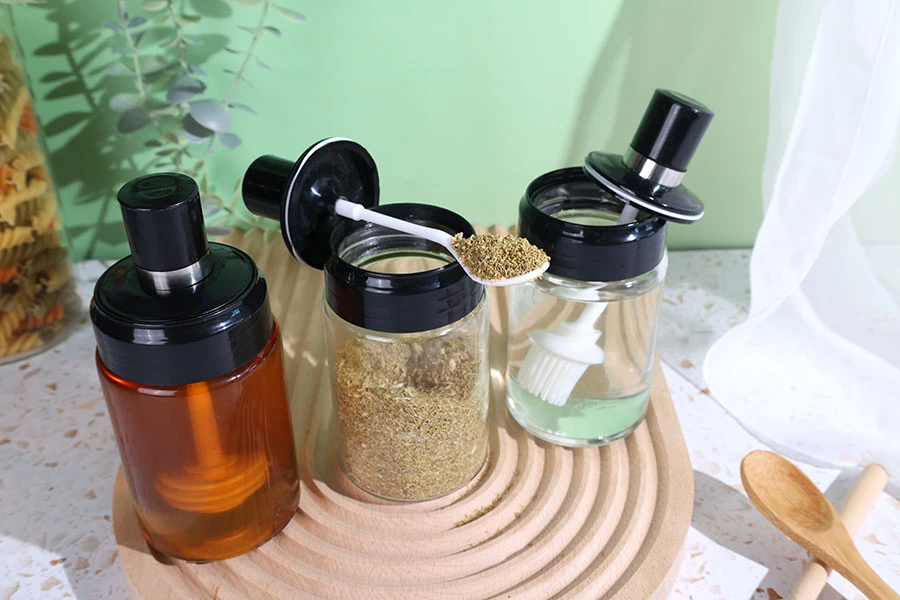 Set staklenih tegli 200mL sa pričvršćenom kašikom, dipperom i/ili četkicom Set staklenih tegli 200mL sa pričvršćenom kašikom, dipperom i/ili četkicom