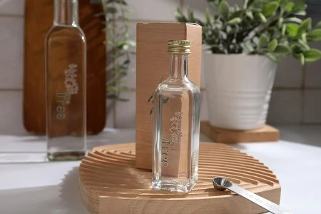 Staklena četvrtasta flašica za ulje 60mL, Marasca* (PP 18)-3