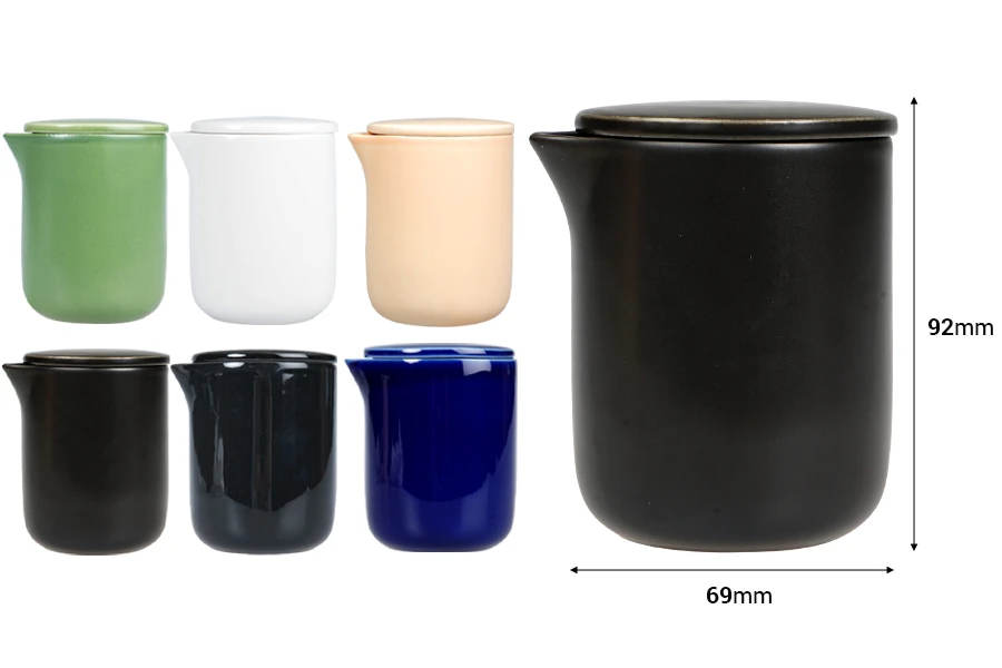 Keramička posuda 200mL sa poklopcem i izlivom za vosak, u raznim bojama Keramička posuda 200mL sa poklopcem i izlivom za vosak, u raznim bojama