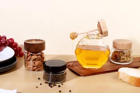 Staklena tegla 500 mL sa zlatnim zatvaračem za med-3