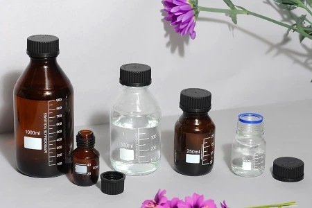 Graduisana staklena boca od 50 ml sa crnim plastičnim poklopcem-3