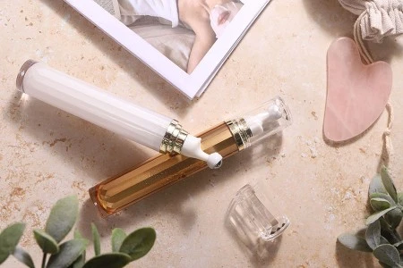 Akrilna bočica 20mL za kozmetičku upotrebu u braon boji, sa roll-on pumpicom i zatvaračem-3