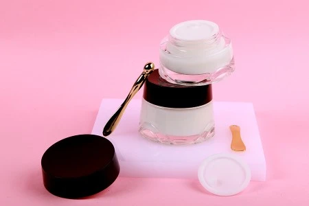 Staklena providna teglica 30 ml za kremu sa zatvaračem i plastičnim međupoklopcem-6