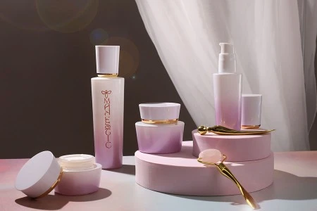 Luksuzna staklena bočica 100mL ljubičasto bele boje sa pumpicom za kreme i akrilnim zatvaračem-5