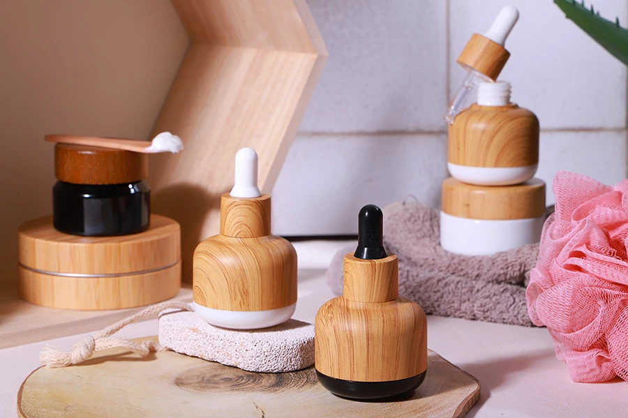 Staklena bočica 30mL sa pipetom i plastičnom oblogom u dezenu drveta-grupa_slika