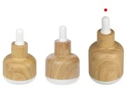 Staklena bočica 50mL sa pipetom i plastičnom oblogom u dezenu drveta-grupa_slika