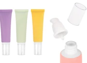 Plastična tubica od 50 mL u raznim mat bojama, sa belom pumpicom i providnim poklopcem Plastična tubica od 50 mL u raznim mat bojama, sa belom pumpicom i providnim poklopcem