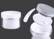 Plastična kutijica sa duplim dnom 150 mL za kremu, sa zatvaračem, plastičnim međupoklopcem i spatulom - 6 kom Plastična kutijica sa duplim dnom 150 mL za kremu, sa zatvaračem, plastičnim međupoklopcem i spatulom - 6 kom