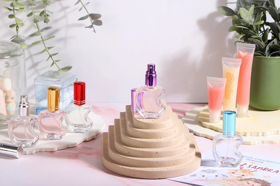 Bočica za parfeme 10mL, u obliku jabuke sa sprejom, sa aluminijumskim zatvaračem u više boja-grupa_slika