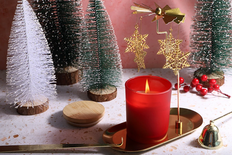 Dekorativni karusel u obliku pahuljice u zlatnoj boji (visina 185 mm)-grupa_slika