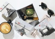 Četvrtasta plastificirana kutija za poklone, sa dizajnom Pariz (Eiffel) ili London (Tower Bridge) - set od 3 kutije (S, M, L) Četvrtasta plastificirana kutija za poklone, sa dizajnom Pariz (Eiffel) ili London (Tower Bridge) - set od 3 kutije (S, M, L)