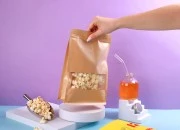 Kesice kraft DoyPack 180x80x280 mm, sa zip zatvaranjem, ventilom, prozorom, unutrašnjim i spoljašnjim providnim premazom i sa mogućnošću termo zatvaranja – 25 kom Kesice kraft DoyPack 180x80x280 mm, sa zip zatvaranjem, ventilom, prozorom, unutrašnjim i spoljašnjim providnim premazom i sa mogućnošću termo zatvaranja – 25 kom