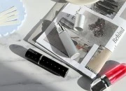 Staklena bočica 10mL sa sprejom u aluminijumskoj futroli u više boja, sa štrasom Staklena bočica 10mL sa sprejom u aluminijumskoj futroli u više boja, sa štrasom