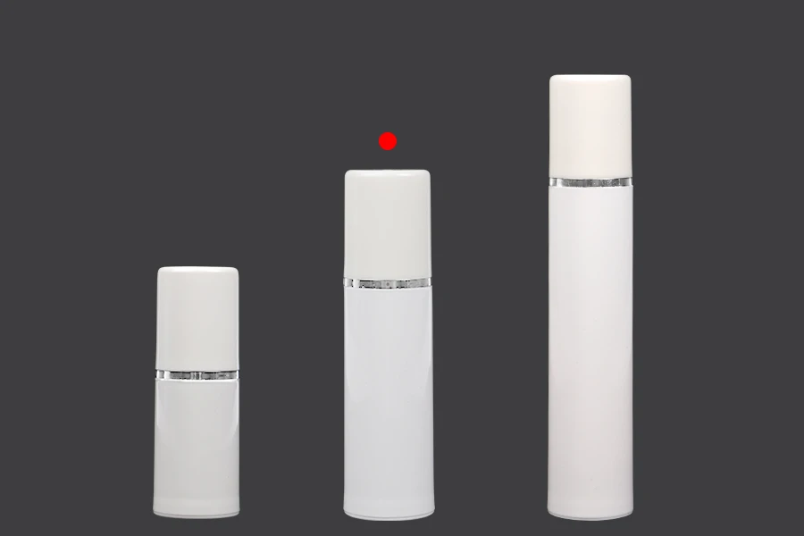 Airless bela plastična bočica 30mL za kreme sa srebrnom linijom i belim zatvaračem