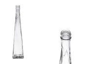 Staklena trouglasta dekorativna flaša 180mL Staklena trouglasta dekorativna flaša 180mL