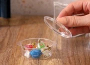 Set plastičnih posudica sa kašičicama za slatkiše i kolače - 12 kom Set plastičnih posudica sa kašičicama za slatkiše i kolače - 12 kom