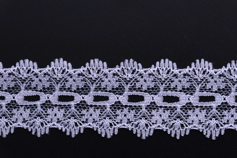 Mekana najlonska čipka, širine 28mm - komad je 10 metara-slika_proizvoda