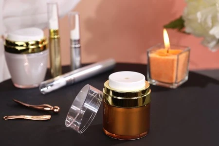 Plastična airless bočica 30mL sa poklopcem u zlatnoj boji-5