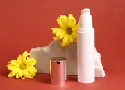 Airless bela bočica 50mL za kreme sa srebrnim zatvaračem Airless bela bočica 50mL za kreme sa srebrnim zatvaračem