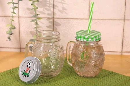 Τegla sa drškom 450mL u obliku lopte, sa srebrnim zatvaračem i fudbalskim motivom-5