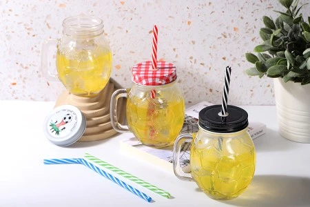 Τegla sa drškom 450mL u obliku lopte, sa srebrnim zatvaračem i fudbalskim motivom-3