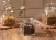 Staklena šestougaona teglica 100mL sa staklenim poklopcem hermetičkim zatvaranjem (žicom i gumicom na poklopcu) Staklena šestougaona teglica 100mL sa staklenim poklopcem hermetičkim zatvaranjem (žicom i gumicom na poklopcu)
