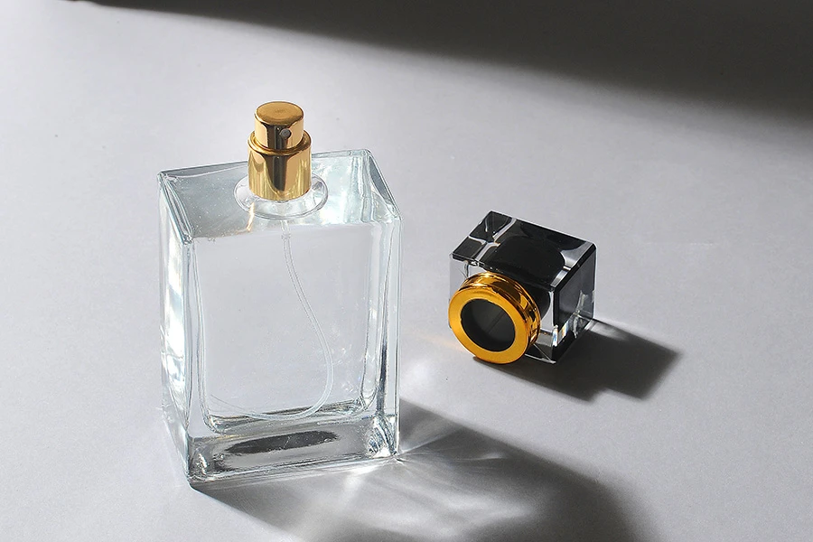 Luksuzna četvrtasta staklena bočica za parfem 100mL (PP 15)-grupa_slika