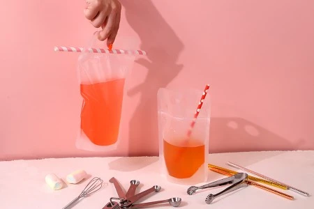 Providna DoyPack kesica sa zip zatvaranjem od 250ml, sa otvorima za prste i rupicama za slamčicu – 50 kom-4