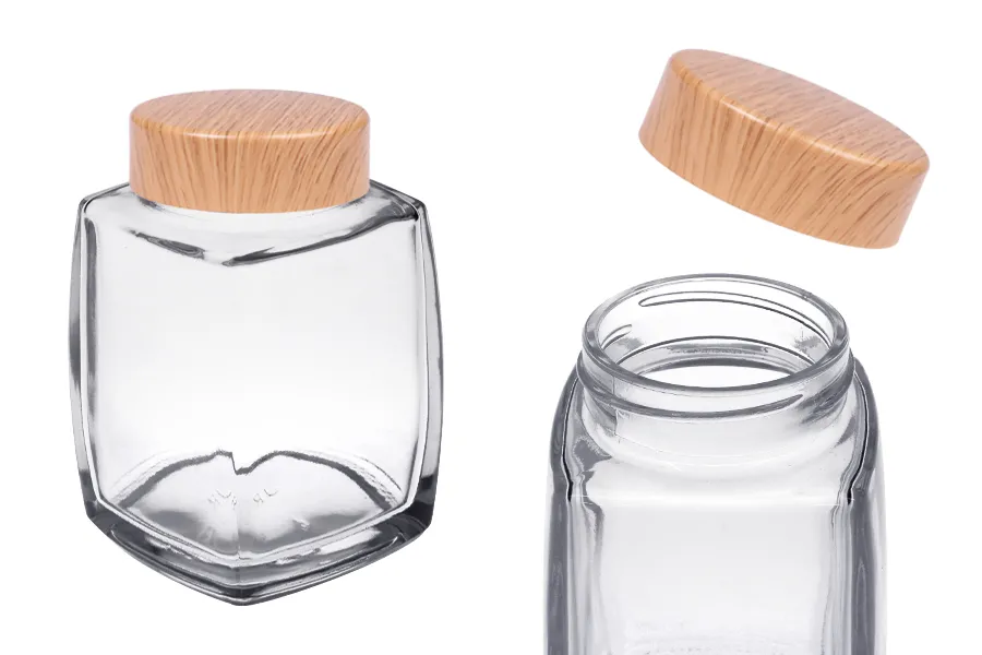 Staklena tegla 280mL sa plastičnim zatvaračem u dezenu drveta - 6 kom Staklena tegla 280mL sa plastičnim zatvaračem u dezenu drveta - 6 kom