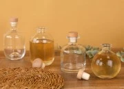 Providna staklena flaša 250mL sa silikonskim čepom sa drvenom glavom Providna staklena flaša 250mL sa silikonskim čepom sa drvenom glavom
