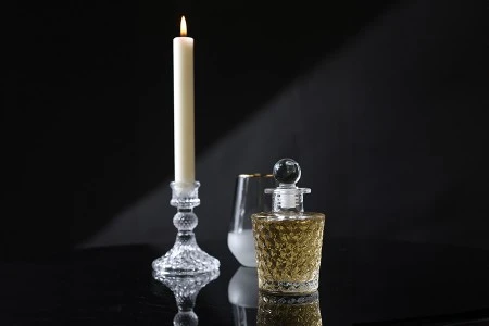 Staklena reljefasta bočica 150 ml sa staklenim čepom-3