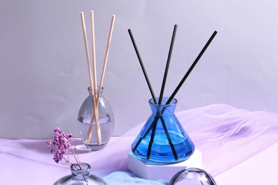 Staklena plava ukrasna bočica 200 ml za osveživač prostora-grupa_slika