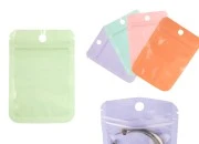 Plastične kesice 70x100 mm u više boja, sa zip zatvaranjem, providnom prednjom stranom i mogućnošću termo zatvaranja – 100 kom Plastične kesice 70x100 mm u više boja, sa zip zatvaranjem, providnom prednjom stranom i mogućnošću termo zatvaranja – 100 kom