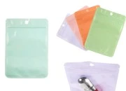 Plastične kesice 105x150 mm u više boja, sa zip zatvaranjem, providnom prednjom stranom i mogućnošću termo zatvaranja – 100 kom Plastične kesice 105x150 mm u više boja, sa zip zatvaranjem, providnom prednjom stranom i mogućnošću termo zatvaranja – 100 kom