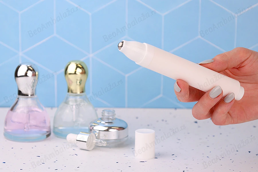 Plastična bela roll-on bočica 18mL za kozmetičke preparate-grupa_slika