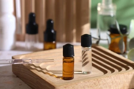 Mini staklena bočica 1mL, sa crnim, plastičnim navojnim zatvaračem - 25 kom-3