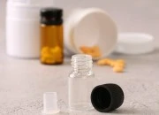 Mini staklena bočica 2mL, sa plastičnom zaptivkom i crnim zatvaračem-grupa_slika