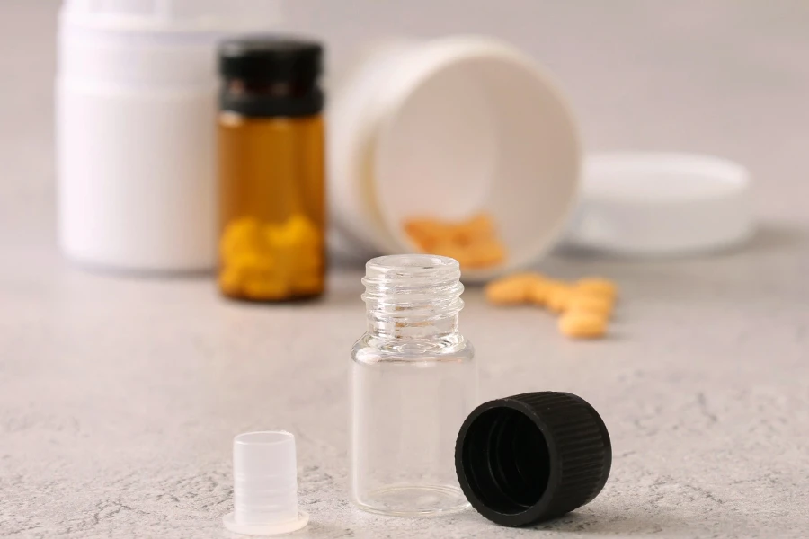 Mini staklena bočica 2mL, sa plastičnom zaptivkom i crnim zatvaračem-grupa_slika