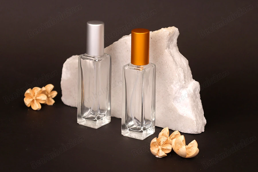 Staklena providna bočica 20mL, sa plastičnim sprejom i zatvaračem PP15-grupa_slika