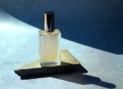 Četvrtasta bočica za parfeme 50mL sa reljefom (18/415)